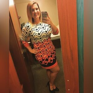 Quarter length sleeve geometrical dress